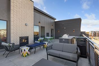 Rooftop Deck & Lounge